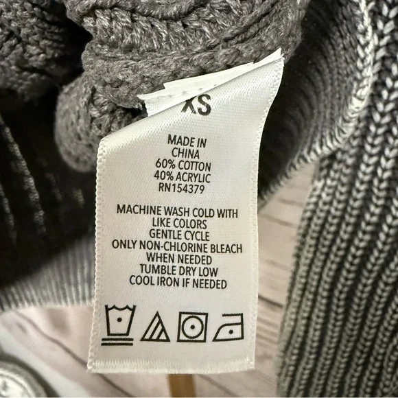 Aeropostale Slouchy Cable-Knit Cropped V-Neck Sweater - Grey Acid Wash - Picture 8 of 9